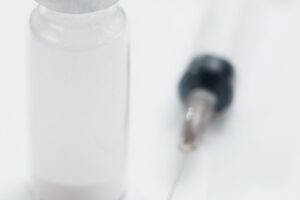 arrangement-with-vial-syringe (1)